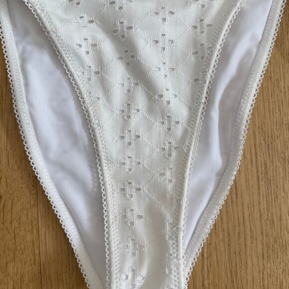 Stone Cold Fox Bikini Top & Bottoms Eyelet Evelyn Size XS Off White - Picture 3 of 7